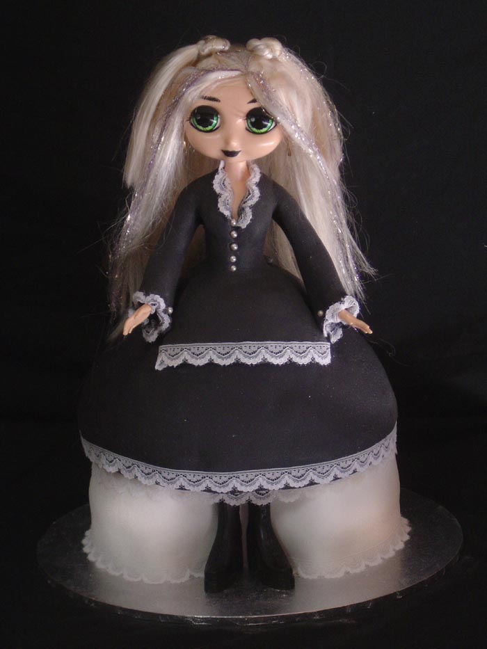 Petite_Doll_Cake_by_Verusca.jpg