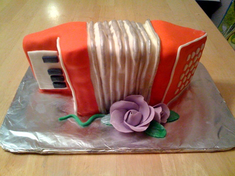 Accordion_Cake_by_Cupcake_Killer.jpg